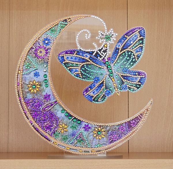 Deko Diamond Painting handmade Ornament aus Acryl, Motiv Schmetterling & Mond (fertig)