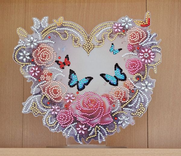 Deko Diamond Painting handmade Ornament aus Acryl, Motiv Schmetterlingherz (fertig)