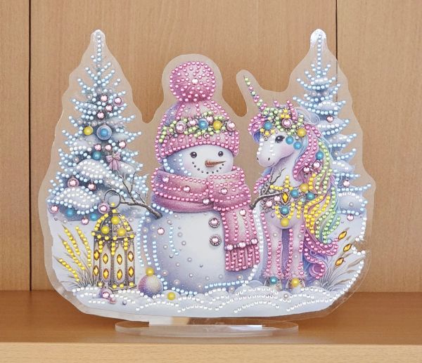 Deko Diamond Painting handmade Ornament aus Acryl, Motiv Schneemann mit Einhorn (fertig)